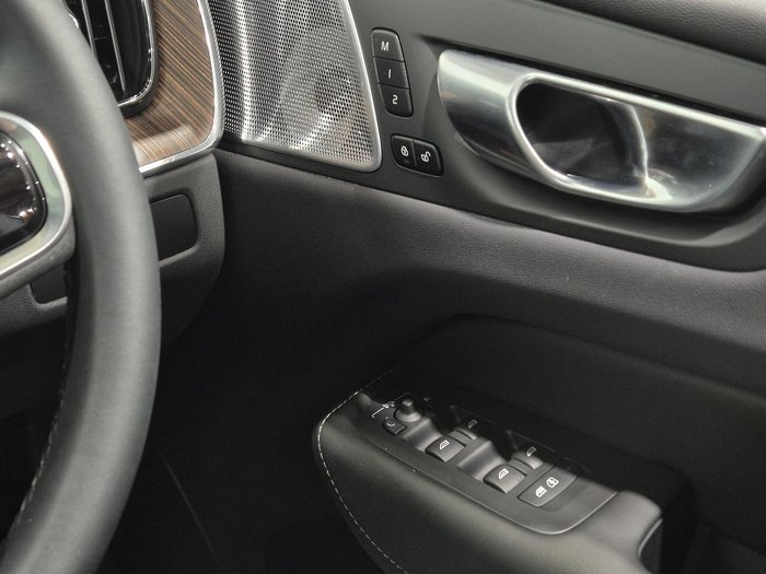 2023 Volvo XC60 Ultimate B6 Dark