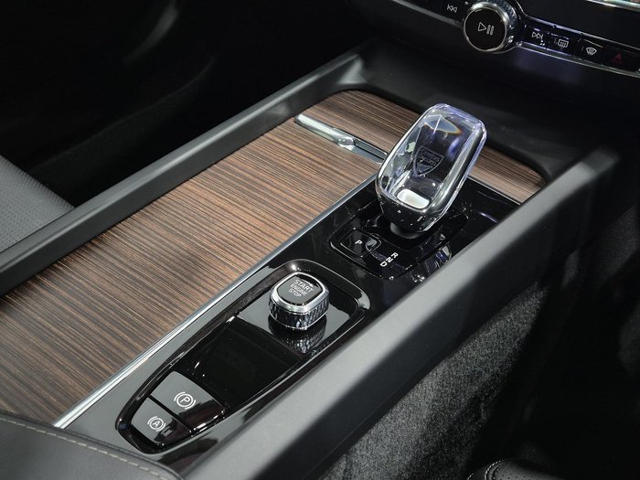 2023 Volvo XC60 Ultimate B6 Dark
