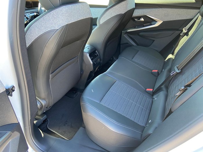 2024 Peugeot 3008 Allure Hybrid P64 MY25 Okenite White