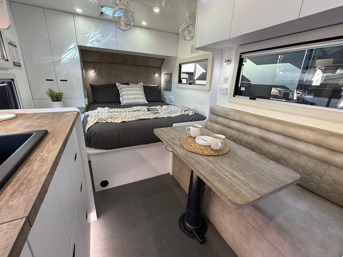 2025 Urban Caravans Skt