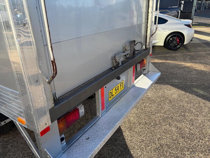 2010 Hino 300 Series 616 Short