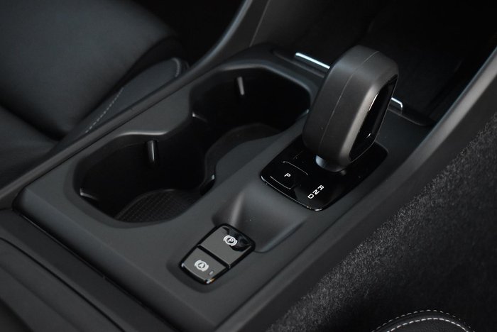 2023 Volvo XC40 Plus B4 MY23 Fusion Red