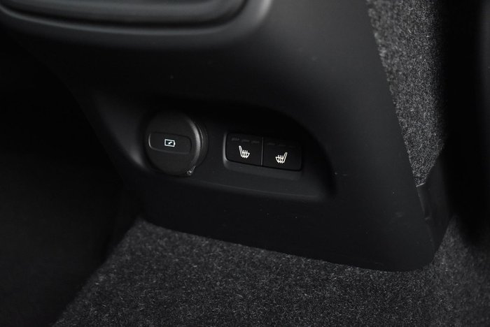 2023 Volvo XC40 Plus B4 MY23 Fusion Red