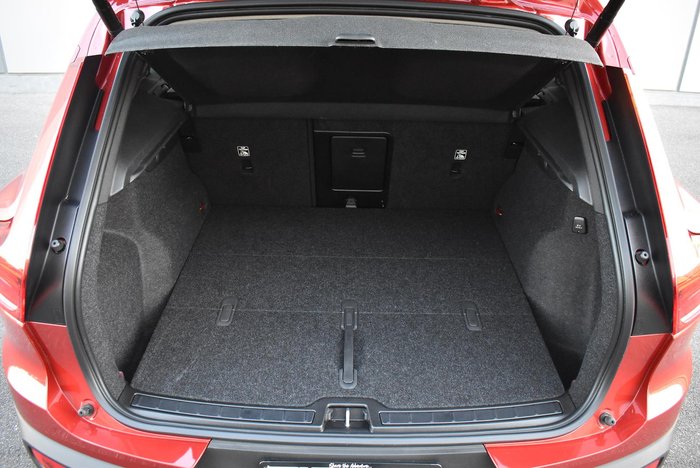 2023 Volvo XC40 Plus B4 MY23 Fusion Red