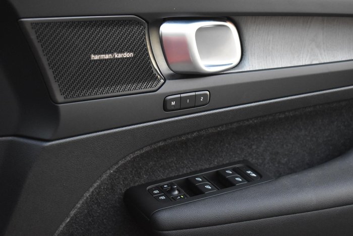 2023 Volvo XC40 Plus B4 MY23 Fusion Red