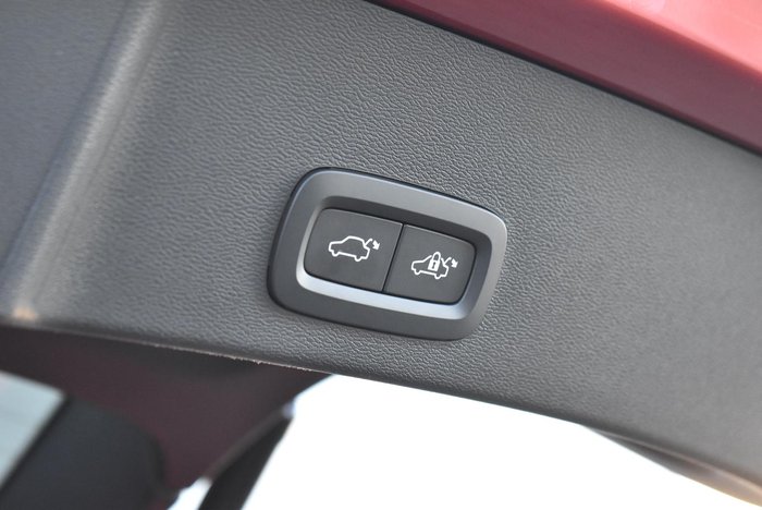 2023 Volvo XC40 Plus B4 MY23 Fusion Red