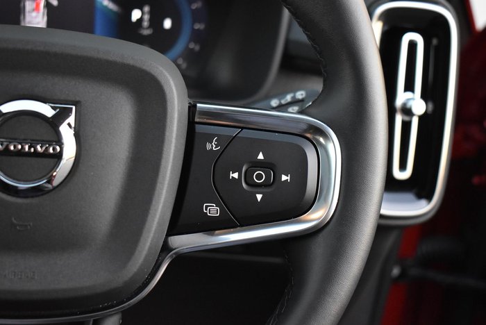 2023 Volvo XC40 Plus B4 MY23 Fusion Red