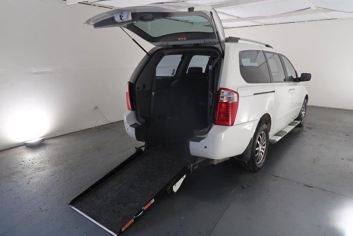 2011 Kia Grand Carnival SLi VQ MY12 Clear White