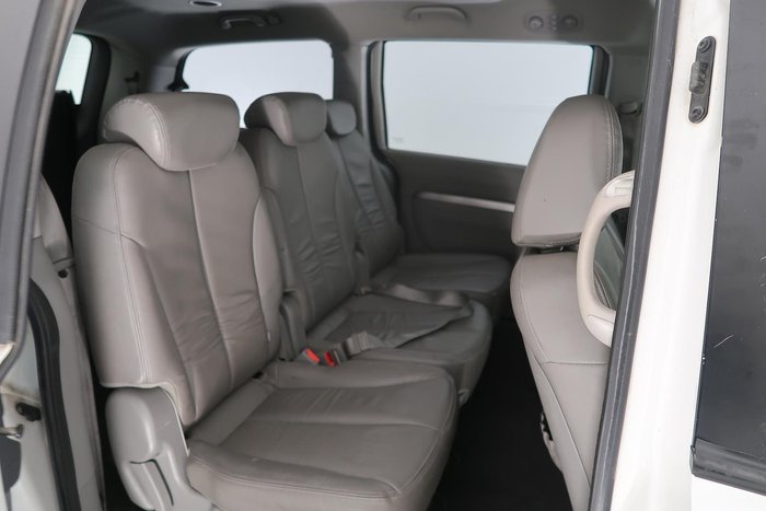 2011 Kia Grand Carnival SLi VQ MY12 Clear White