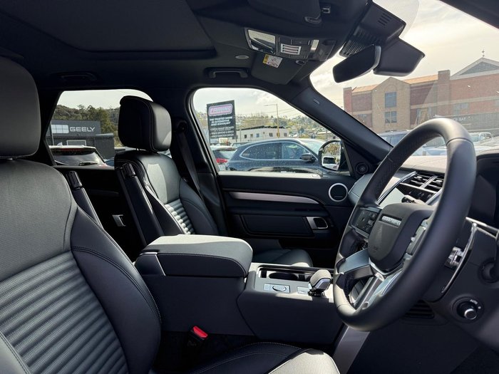 2025 Land Rover Discovery D350 Dynamic SE Series 5 MY25 4X4 Fuji White