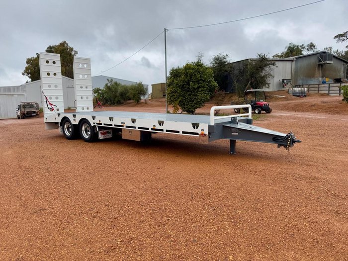 2025 FreightWest Tag Tag Machinery Trailer