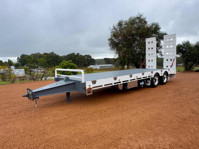 2025 FreightWest Tag Tag Machinery Trailer