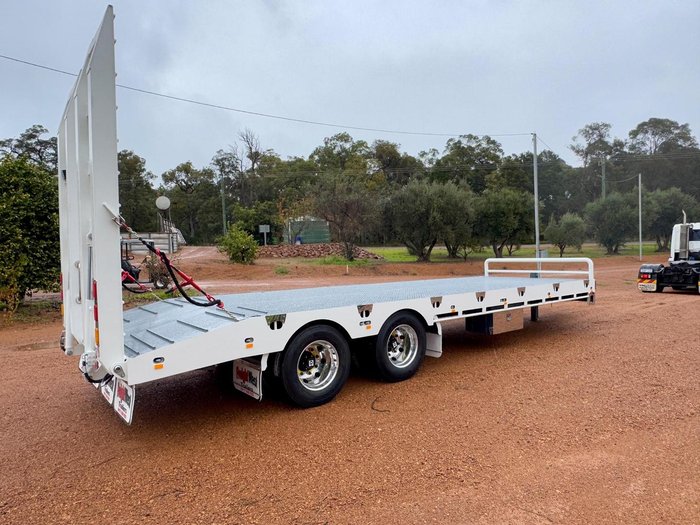 2025 FreightWest Tag Tag Machinery Trailer