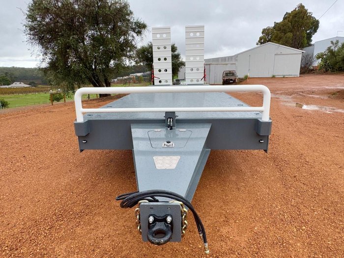 2025 FreightWest Tag Tag Machinery Trailer