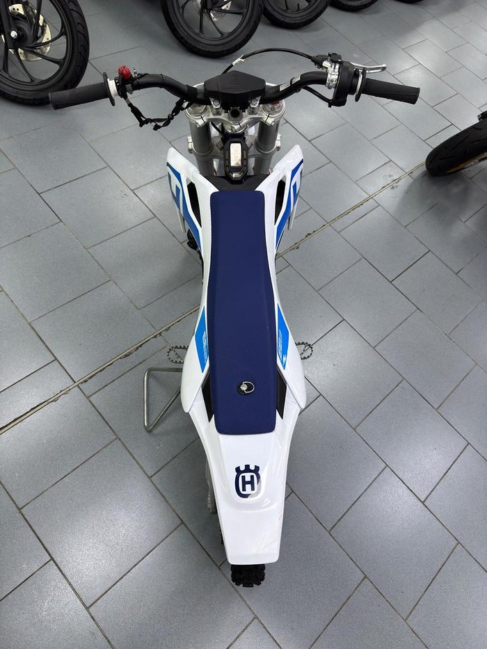 2020 Husqvarna EE 5 EE White