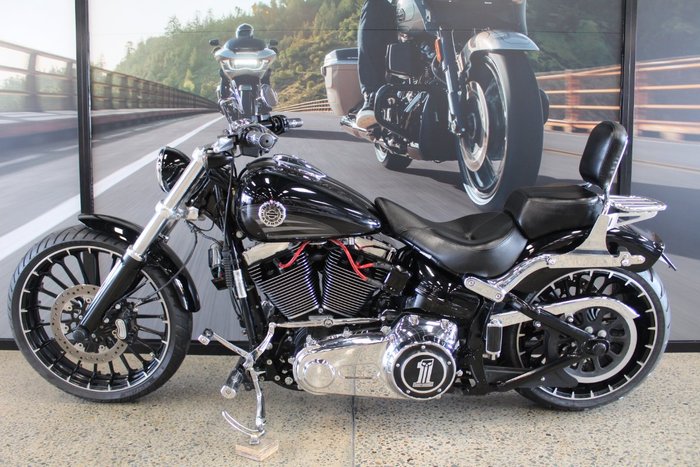 2017 Harley-davidson FXSB SOFTAIL BREAKOUT BLACK