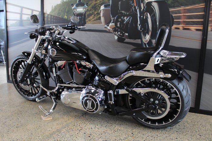 2017 Harley-davidson FXSB SOFTAIL BREAKOUT BLACK