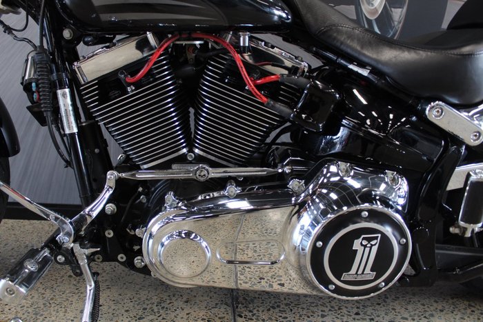 2017 Harley-davidson FXSB SOFTAIL BREAKOUT BLACK