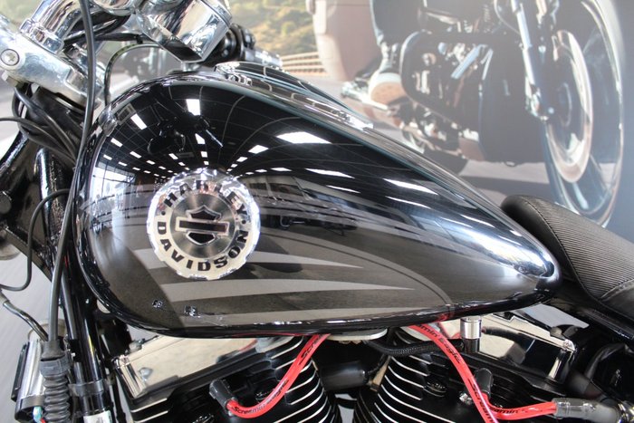 2017 Harley-davidson FXSB SOFTAIL BREAKOUT BLACK
