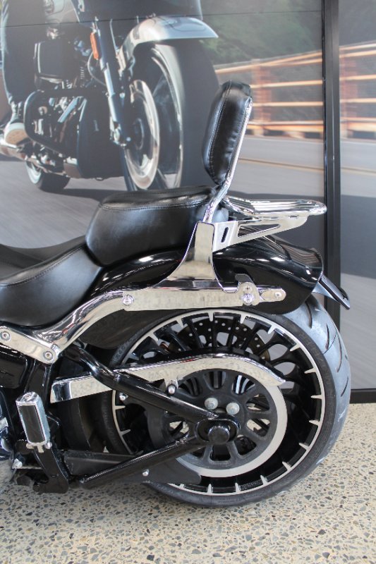2017 Harley-davidson FXSB SOFTAIL BREAKOUT BLACK
