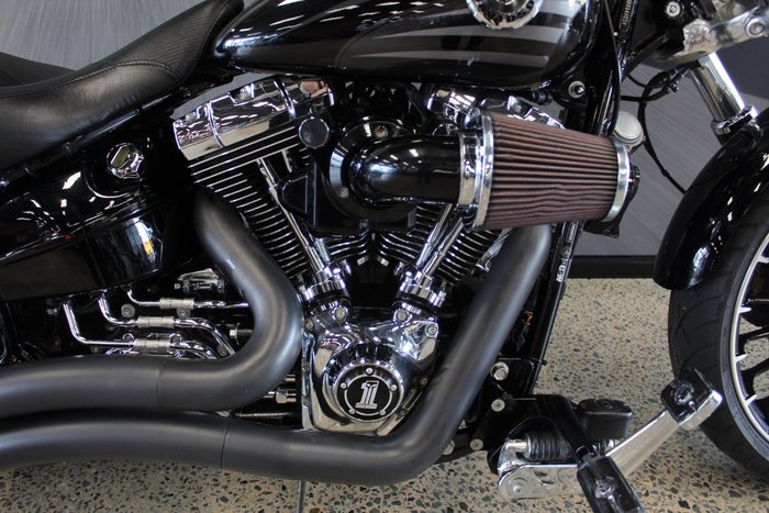 2017 Harley-davidson FXSB SOFTAIL BREAKOUT BLACK