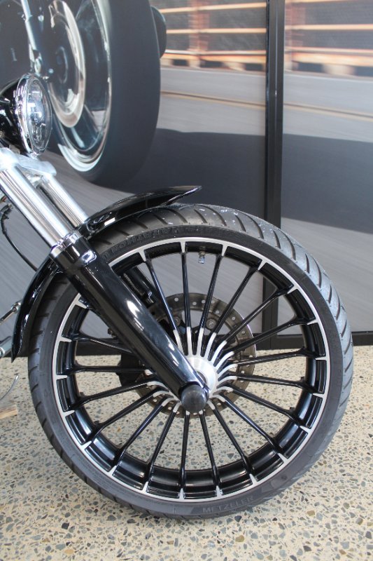 2017 Harley-davidson FXSB SOFTAIL BREAKOUT BLACK