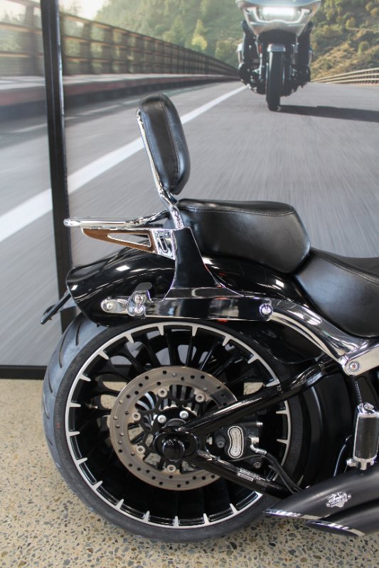 2017 Harley-davidson FXSB SOFTAIL BREAKOUT BLACK
