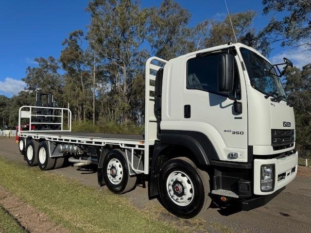 2025 Isuzu Fyj 300-350 Auto, 8X4, Fitted With Moffett M4