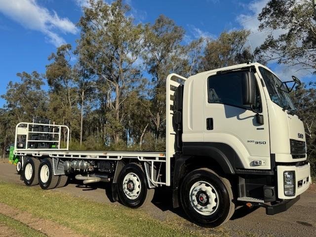 2025 Isuzu Fyj 300-350 Auto, 8X4, Fitted With Moffett E4