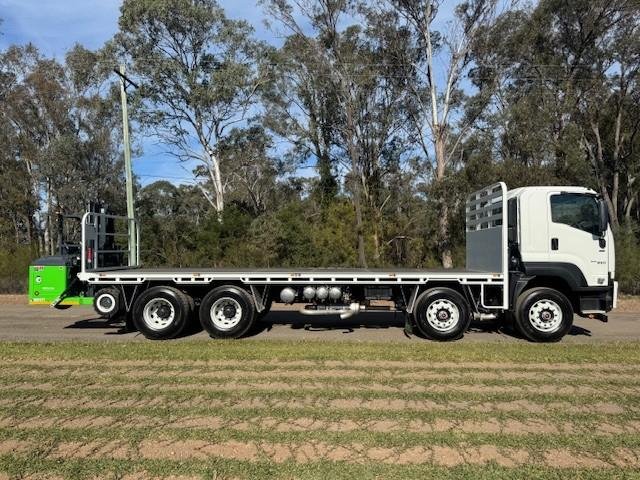 2025 Isuzu Fyj 300-350 Auto, 8X4, Fitted With Moffett E4