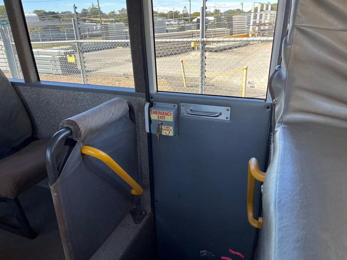 2013 Isuzu Nps 300 White