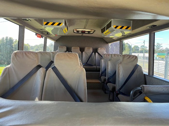 2013 Isuzu Nps 300 White