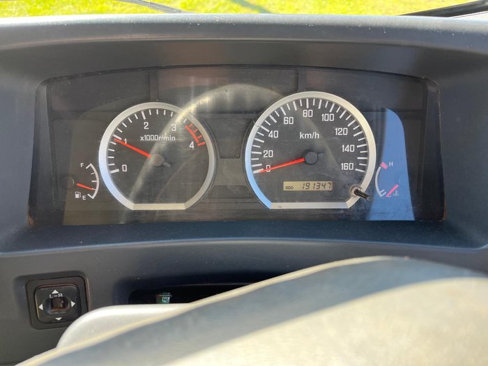 2013 Isuzu Nps 300 White