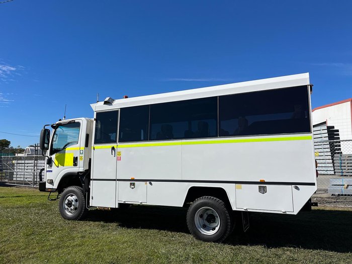 2013 Isuzu Nps 300 White