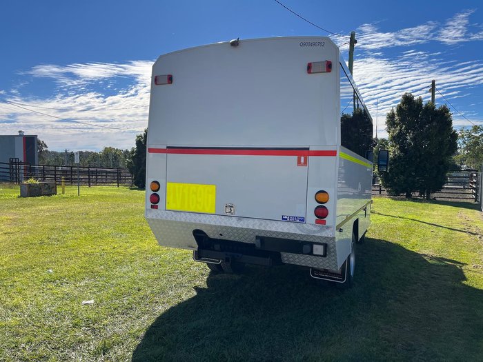 2013 Isuzu Nps 300 White