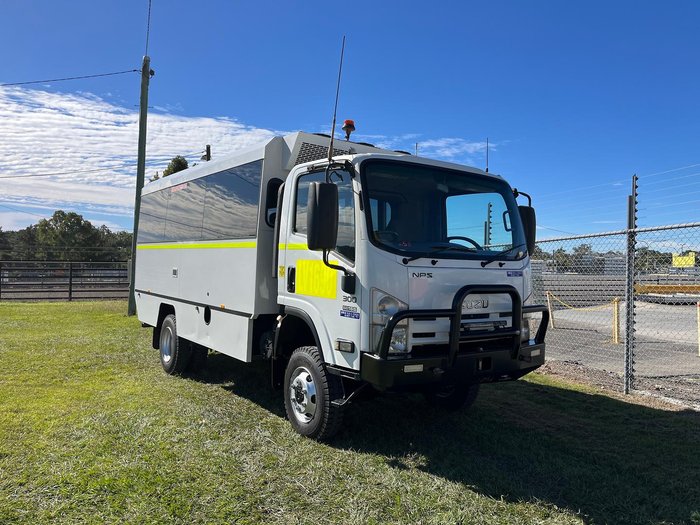 2013 Isuzu Nps 300 White