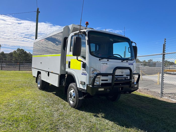 2013 Isuzu Nps 300 White