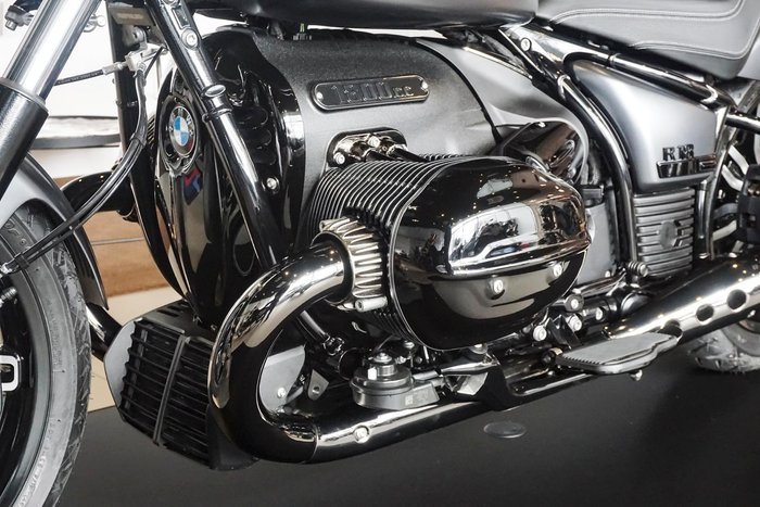 2025 BMW R 18 Blacked Out