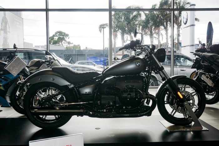 2025 BMW R 18 Blacked Out