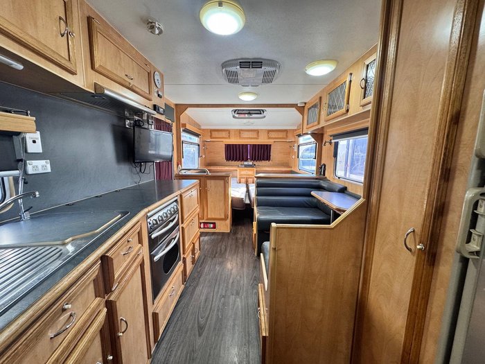 2007 Regal Commander 23Ft Semi Off-Road Couples - Immediate Delivery