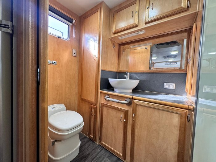2007 Regal Commander 23Ft Semi Off-Road Couples - Immediate Delivery