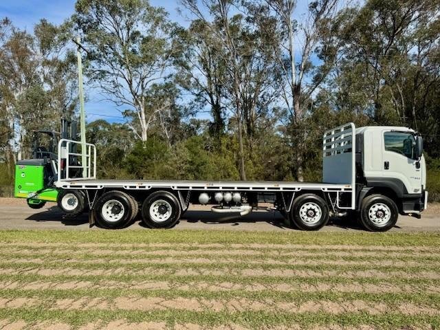 2025 Isuzu Fyj 300-350 Auto, 8X4, Fitted With Moffett E5