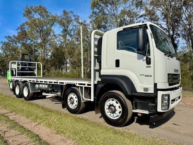 2025 Isuzu Fyj 300-350 Auto, 8X4, Fitted With Moffett E5