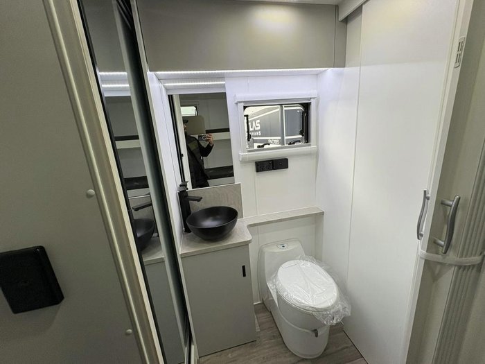 2025 Atlas Caravans Rvr216f 216F