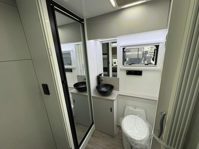 2025 Atlas Caravans Rvr216f 216F