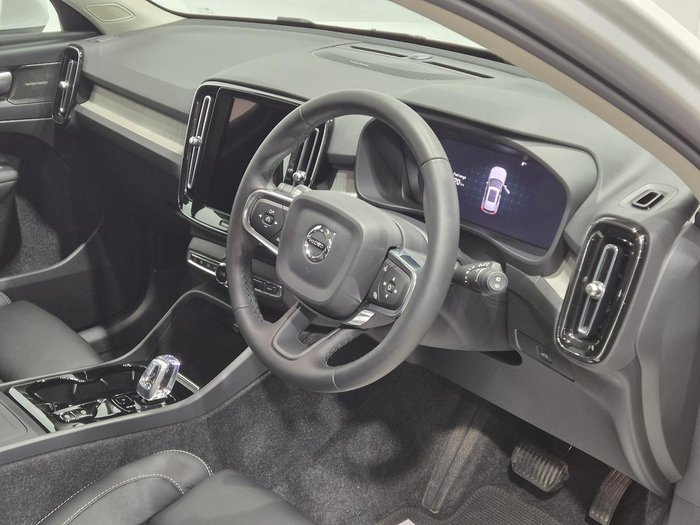 2022 Volvo XC40 Ultimate B4 Bright