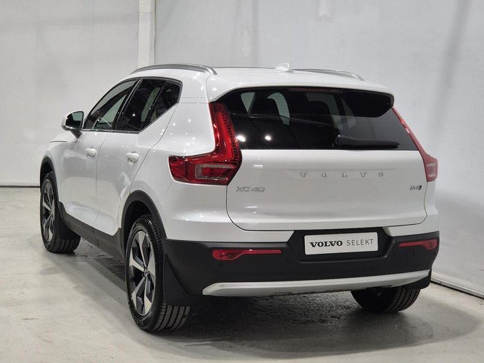 2022 Volvo XC40 Ultimate B4 Bright