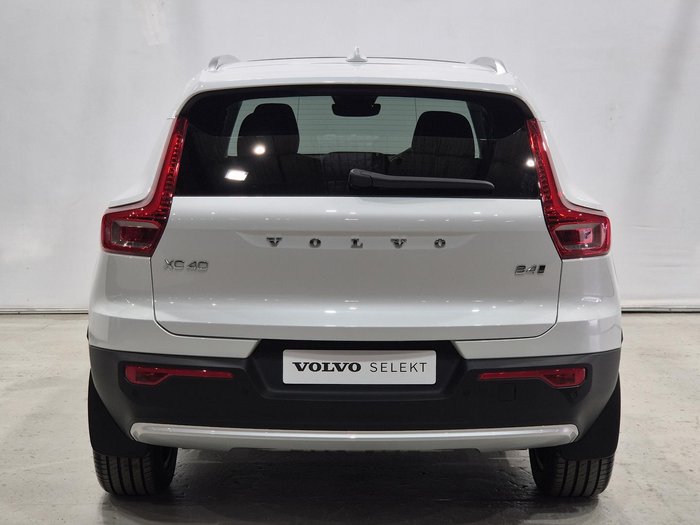 2022 Volvo XC40 Ultimate B4 Bright
