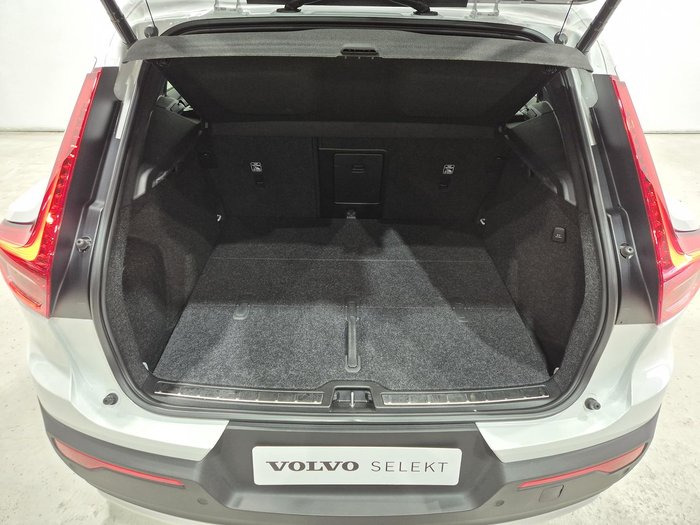 2022 Volvo XC40 Ultimate B4 Bright