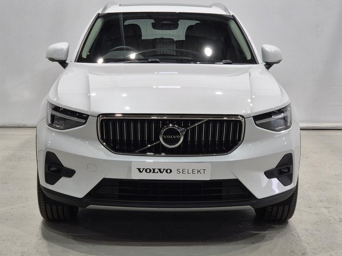 2022 Volvo XC40 Ultimate B4 Bright